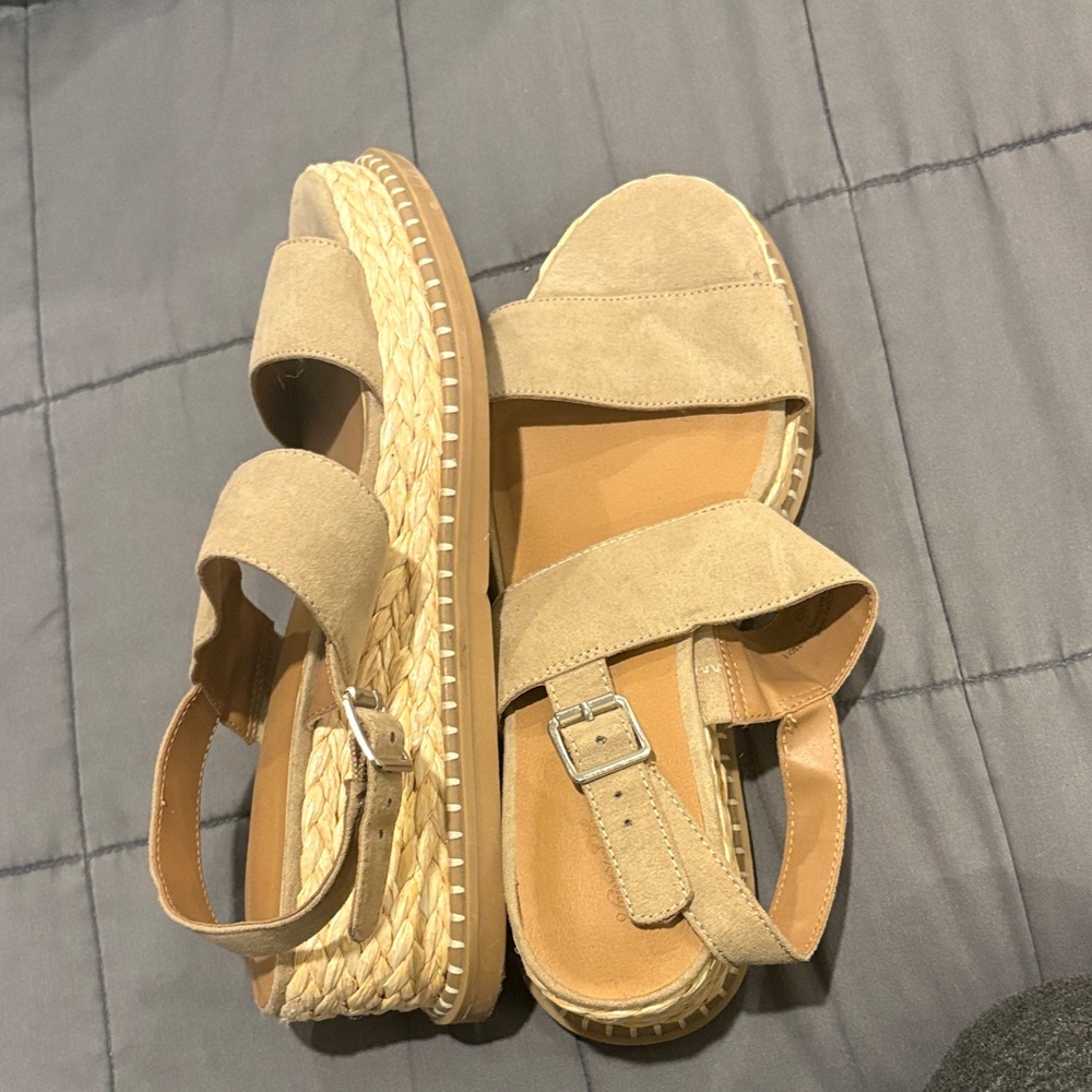 Universal Thread Beige Espadrille Sandals